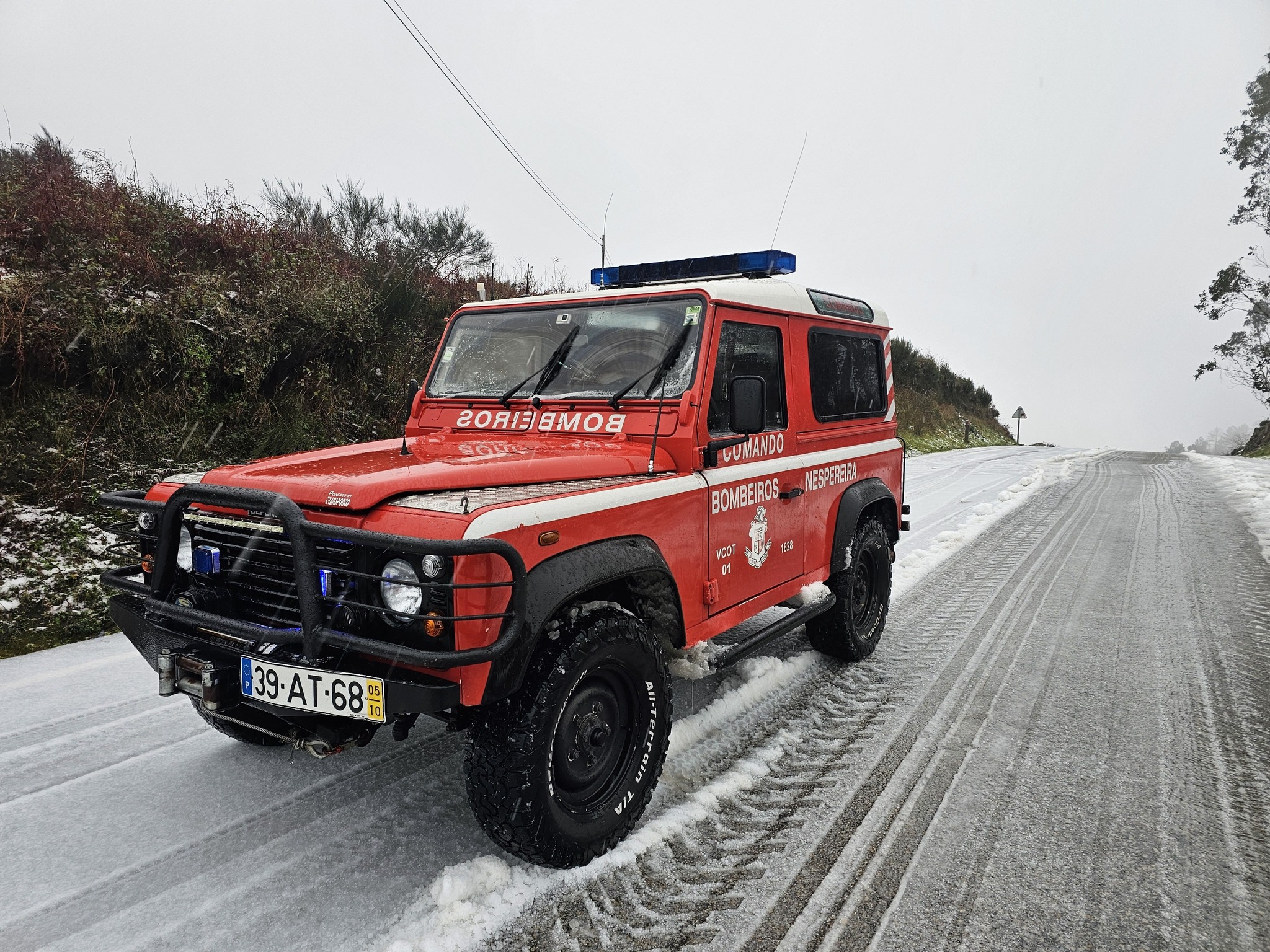 Neve mantém estradas condicionadas na área de atuação dos Bombeiros de Nespereira