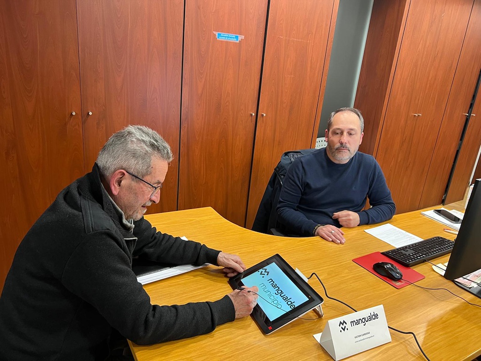 Mangualde implementa assinatura digital no Balcão Único e reforça modernização dos serviços municipais