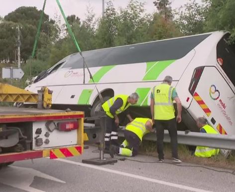 DOIS FERIDOS EM DESPISTE DE AUTOCARRO ESCOLAR